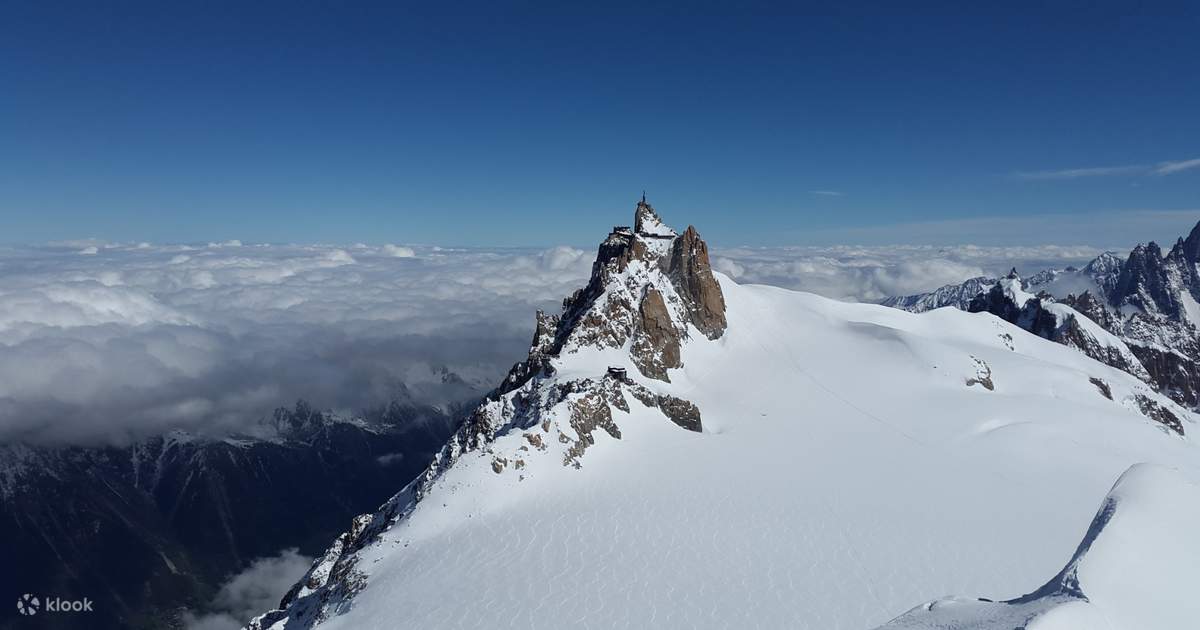 Hãy cùng nhau khám phá tour du lịch Chamonix Mont Blanc, nơi bạn sẽ được tận hưởng khung cảnh thiên nhiên tuyệt đẹp với những dãy núi cao ngất xanh biếc. Hành trình đưa bạn đến tham quan những địa điểm nổi tiếng và thưởng thức ẩm thực địa phương đậm chất Pháp. Đây sẽ là kỷ niệm khó quên đối với bạn.