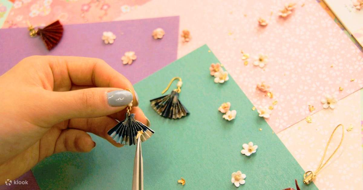 Tokyo: Ginza Kanzashi Workshop — Craft Your Own Japanese Hairpin