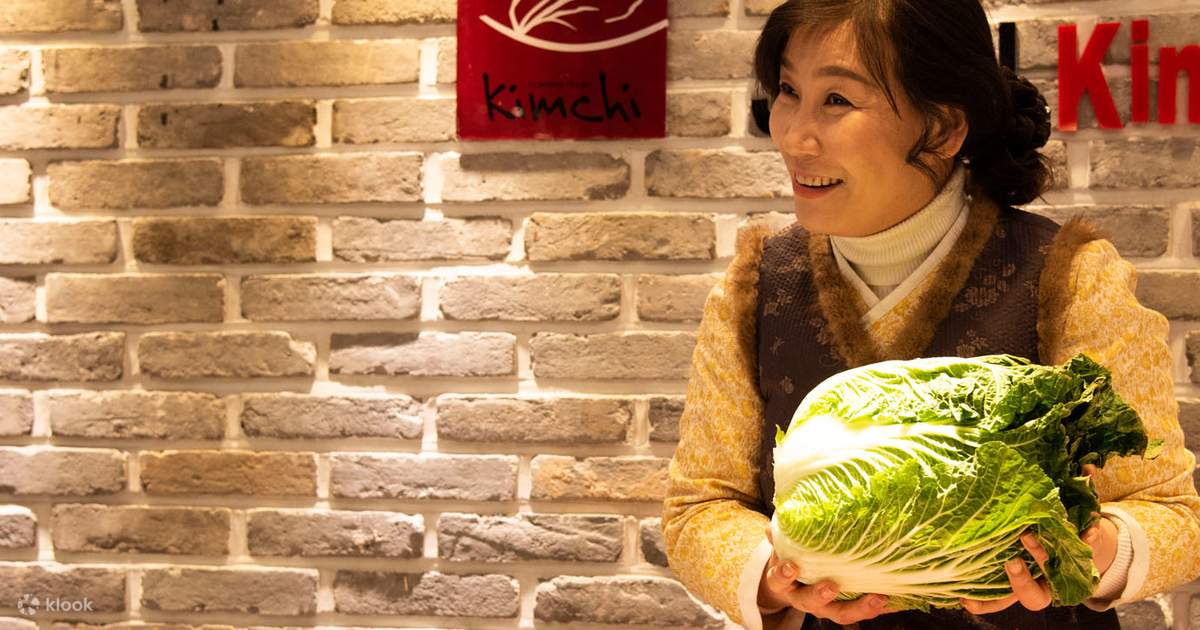 Cours de fabrication de kimchi en petit groupe à Séoul et visite du marché  coréen 2024