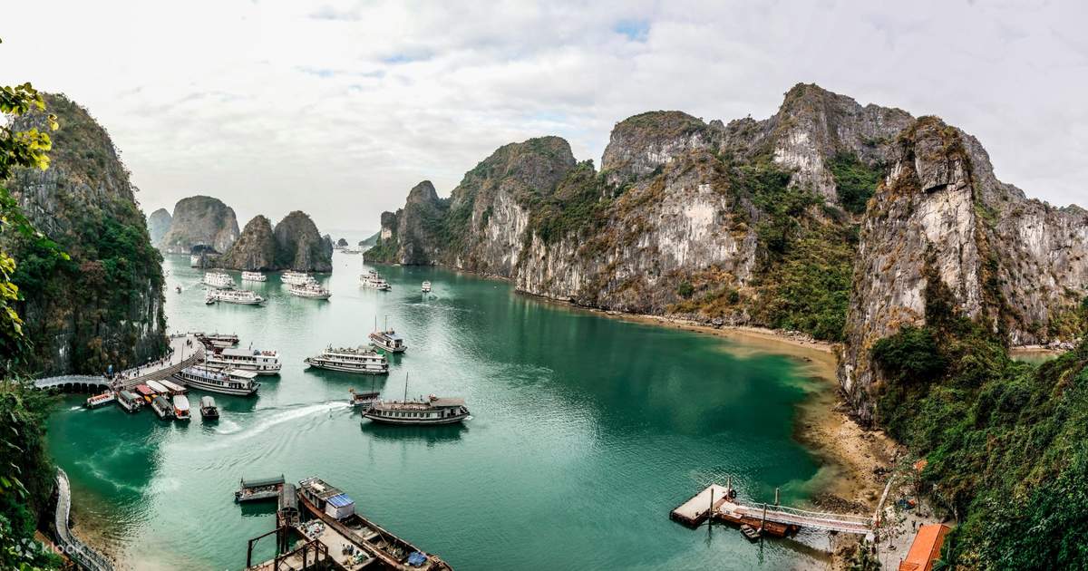 Ханой море. Вьетнам Halong Bay. Бухта Халонг панорама. Изумрудная бухта Халонг. Quang Ninh Вьетнам.