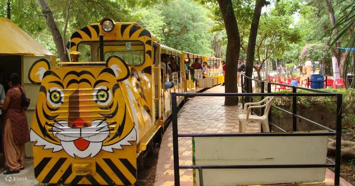 Hyderabad Zoological Park Safari and City Tour - Klook India