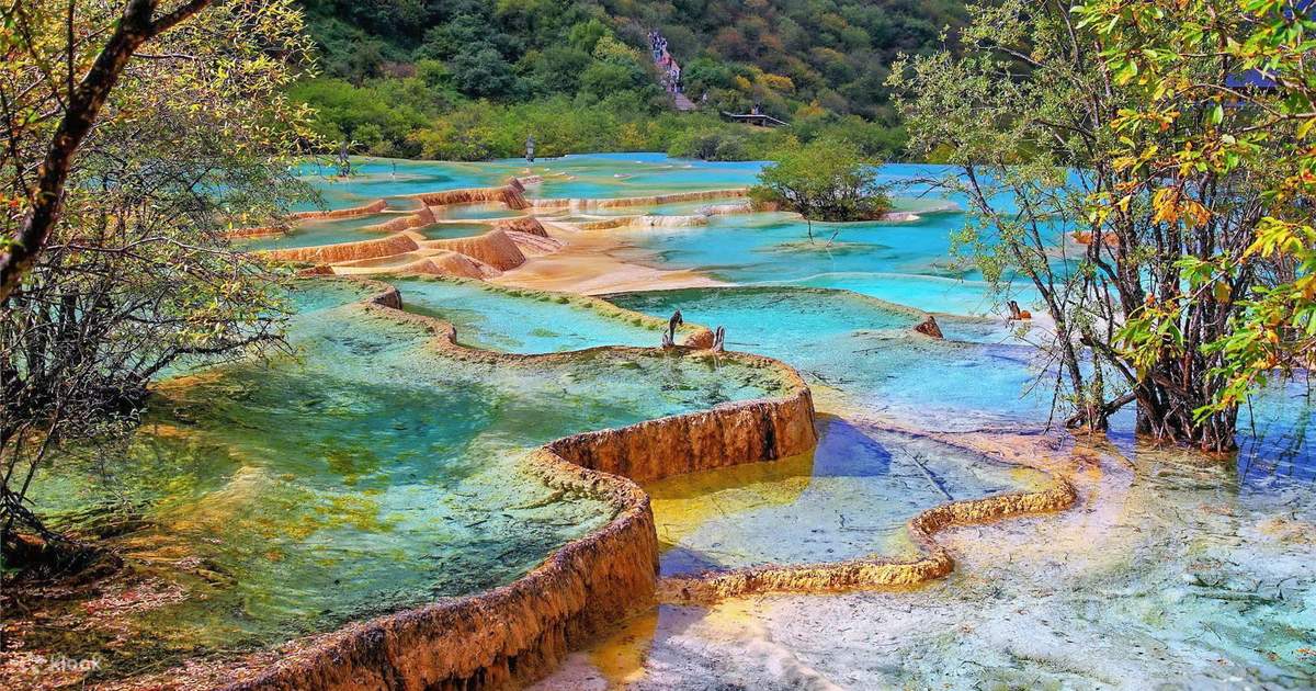 Sichuan Jiuzhaigou Huanglong Dujiangyan Panda Park 3 Days 2 Nights Group Tour - Klook