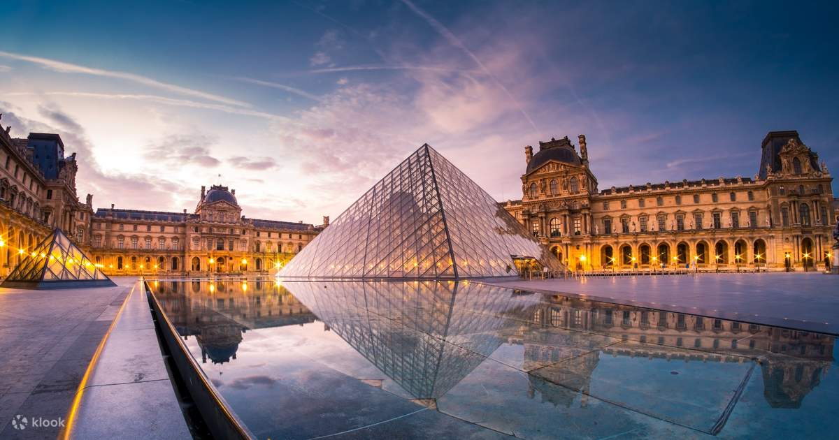  Bảo tàng Louvre khi lên đèn
