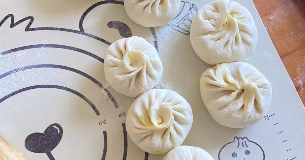 Half-day Shanghai Dim Sum and Sichuan Cuisine Cooking Tour (Experience ...