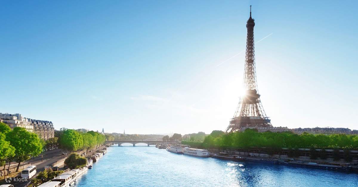 Hình nền Nền Tháp Eiffel Dưới Bầu Trời Nhiều Mây Nền, Tháp Eiffel ở Paris,  Mặt Trước, ảnh Chụp ảnh Hd Background Vector để tải xuống miễn phí - Pngtree