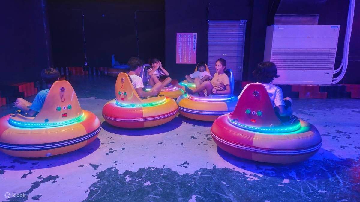 장내 놀이 시설