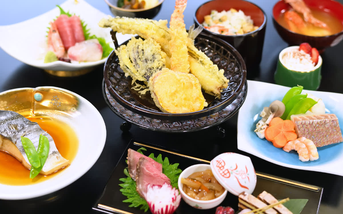 7 月 27 日东京隅田川烟花节 烟花游轮