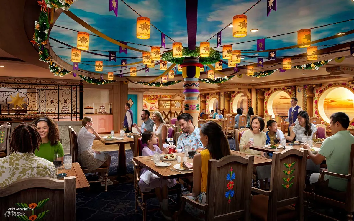 Enchanted Summer Restaurant: Experience summer in two themed rooms inspired by "Tangled" and "Frozen". The Maximus room features lantern decor, and the Olaf room showcases icy elements, both offering a diverse menu and breakfast and lunch buffets