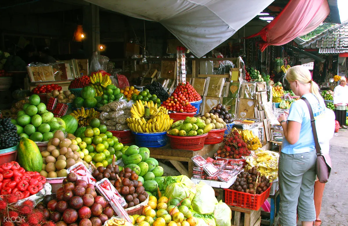 tourist buying fruit at the local fruit market 