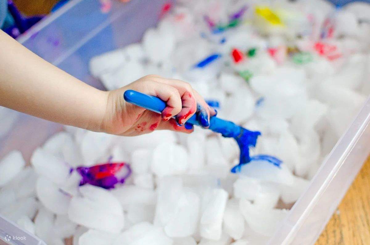 Atelier d'art de Noël de l'espace pour enfants