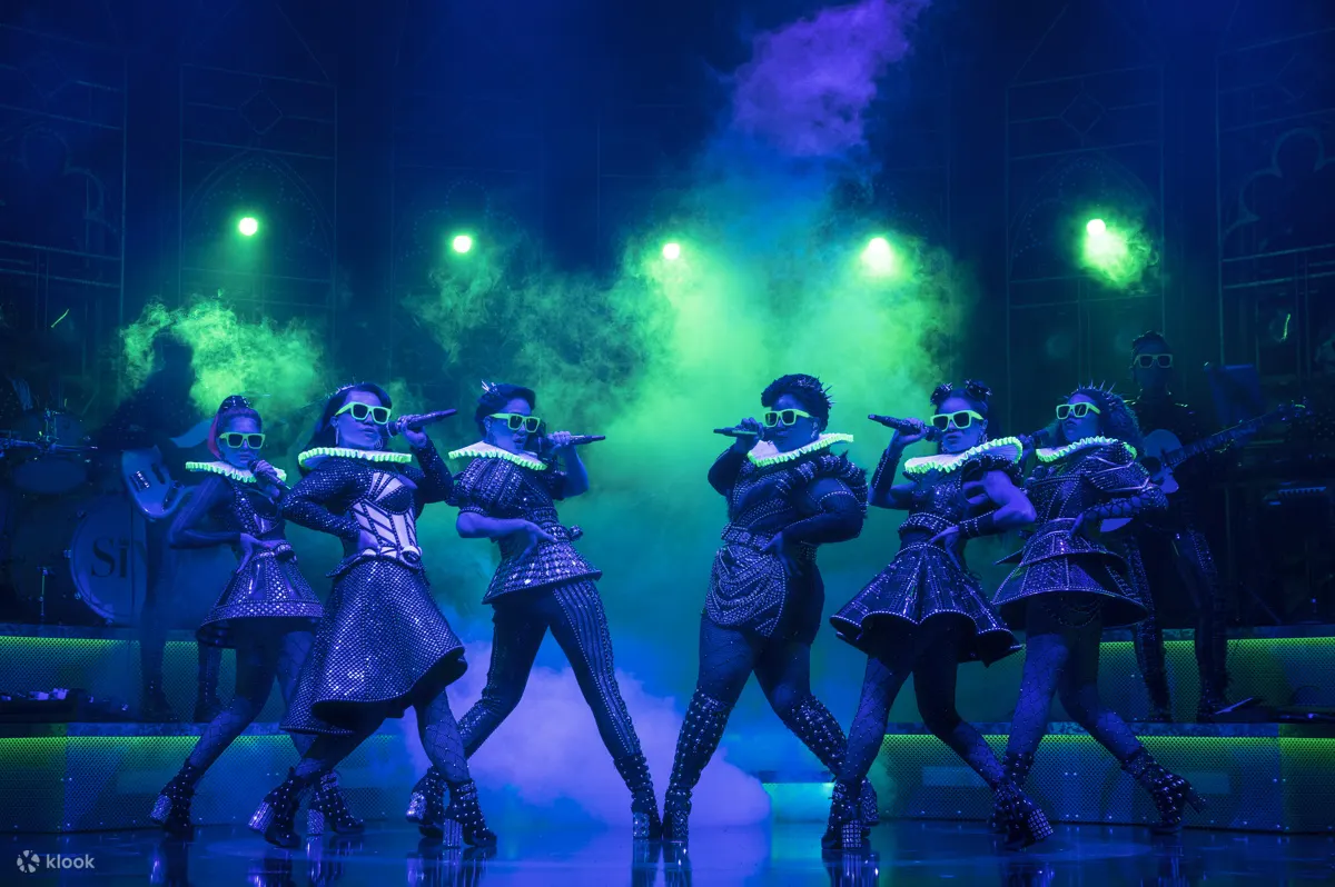 享受历史与现代流行文化的独特融合，欣赏每位女王的精彩表演
