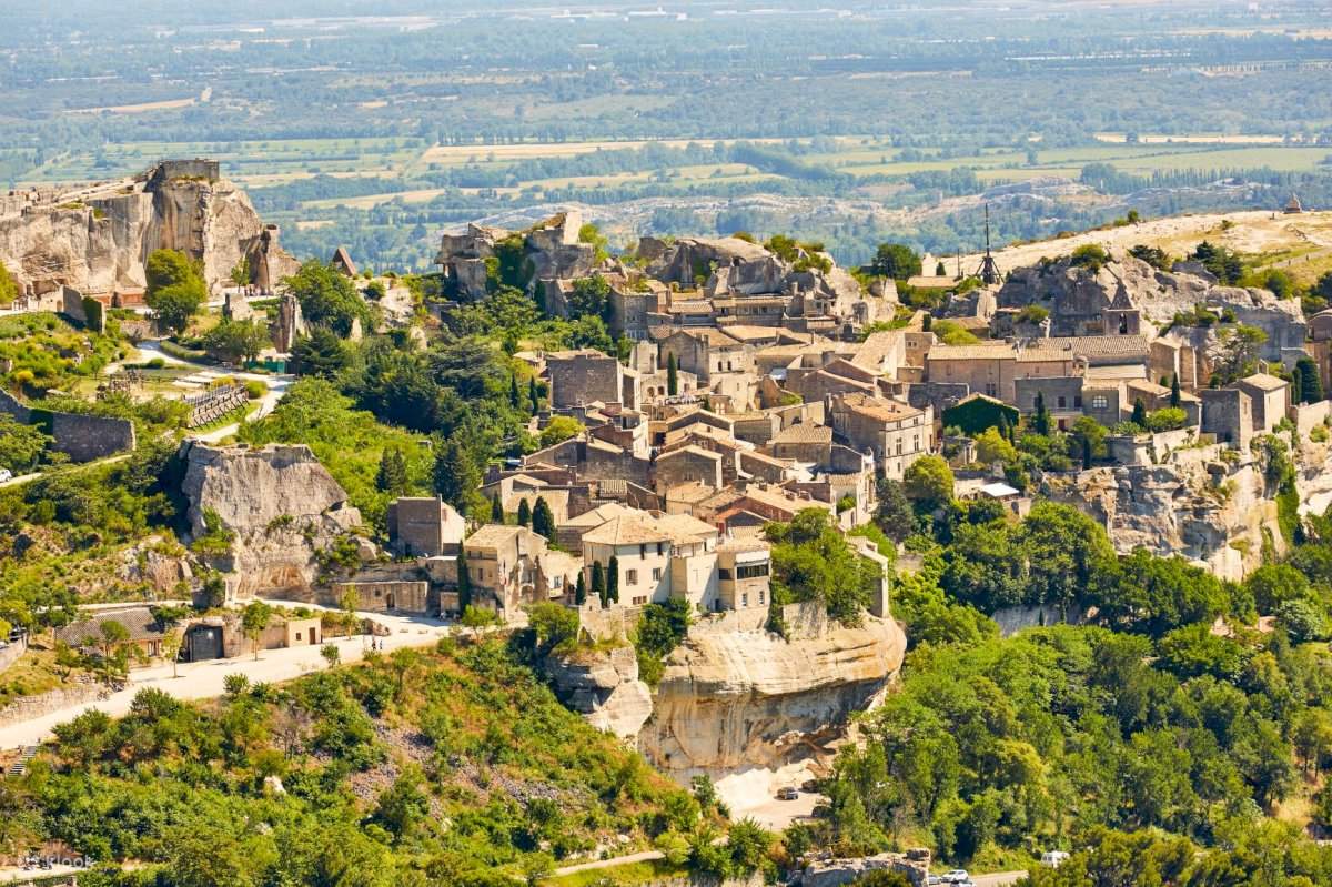 Arles, St Remy & Les Baux Village Full Day Guided Tour from Aix en