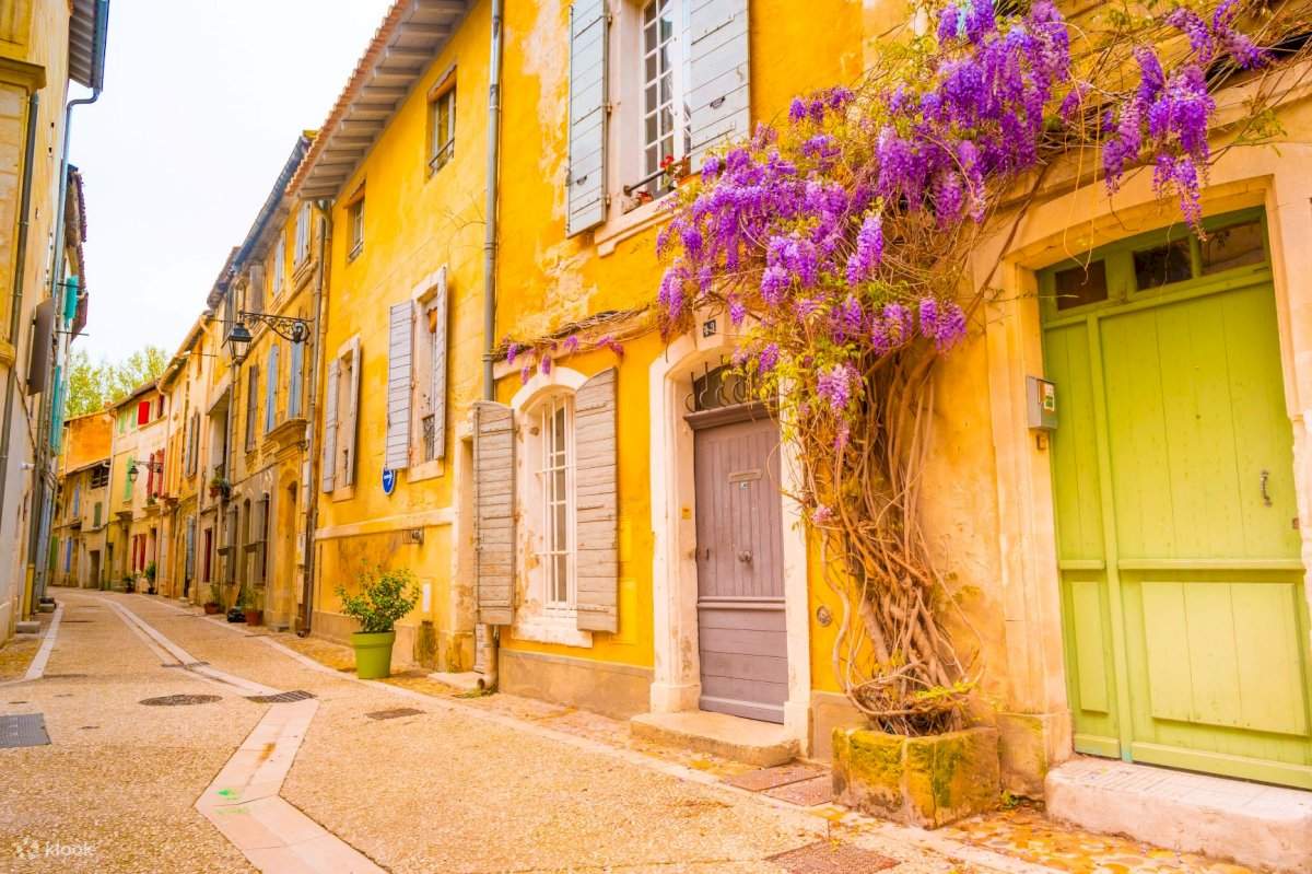 Arles, St Remy & Les Baux Village Full Day Guided Tour from Aix en