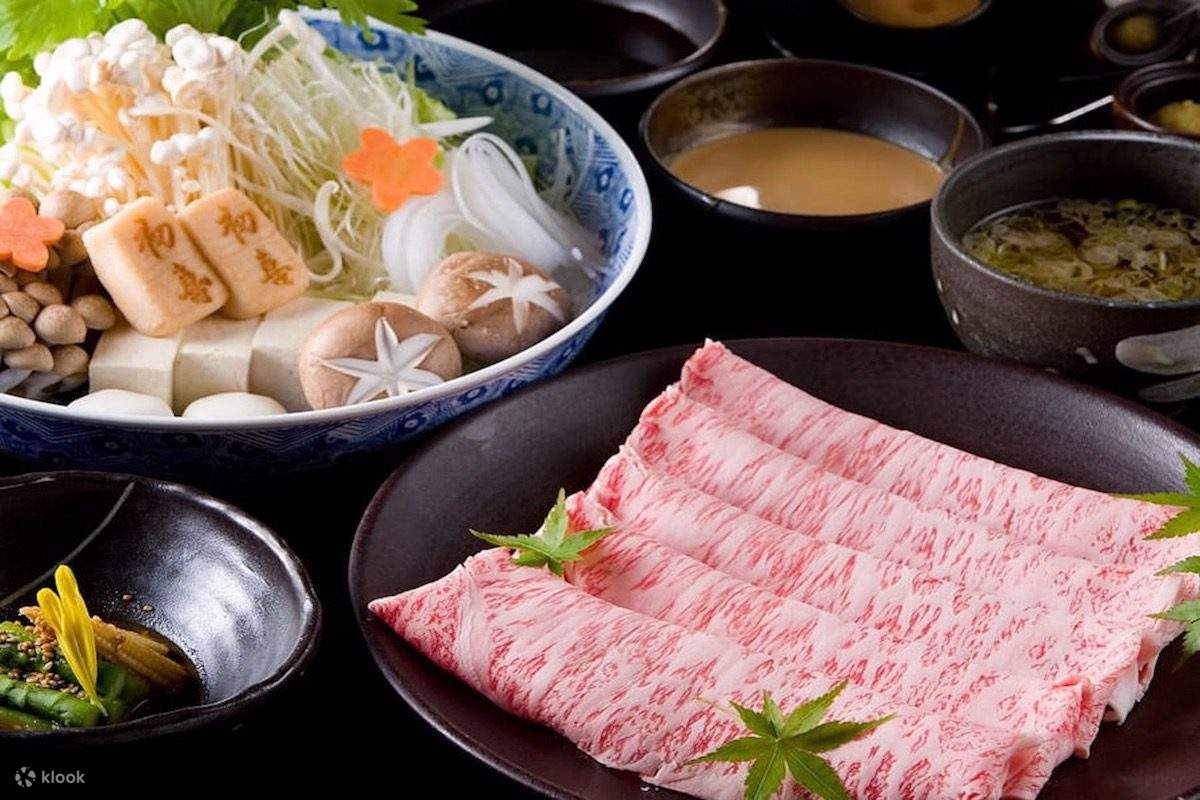 ฮากาตะวากิวชาบูชาบูและสุกี้ยากี้ นิชิกิโนกิ คุเทน สาขาฮากาตะ ฟุกุโอกะ