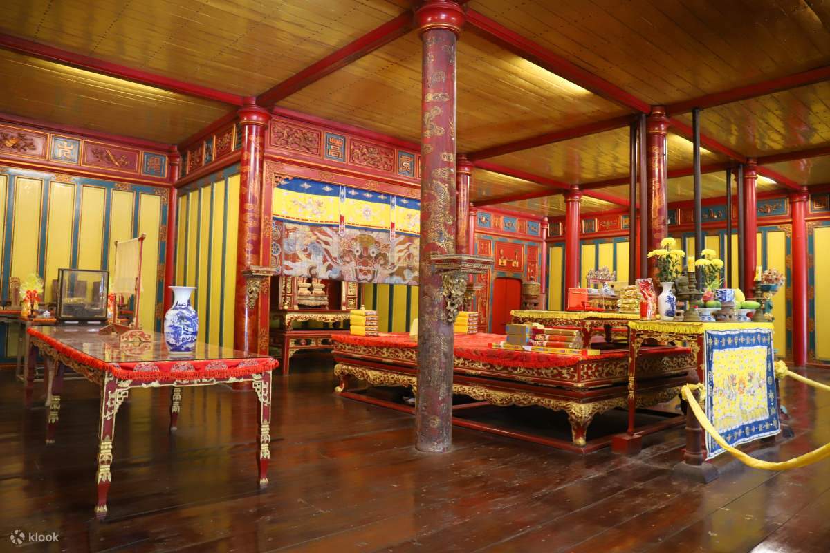 Tiket Makam Kaisar Minh Mang di Kompleks Monumen Hue UNESCO