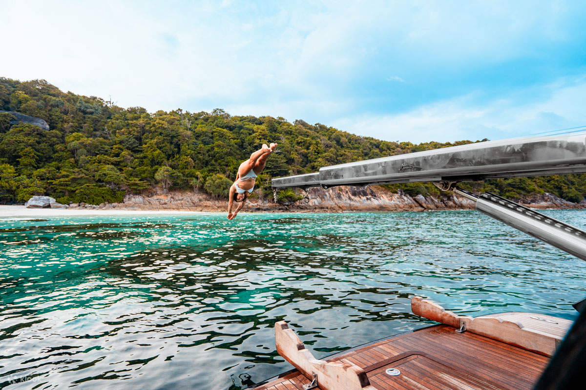 1 Day Join In Phuket Luxury Yacht Day Tour in Phuket and Phi Phi Island