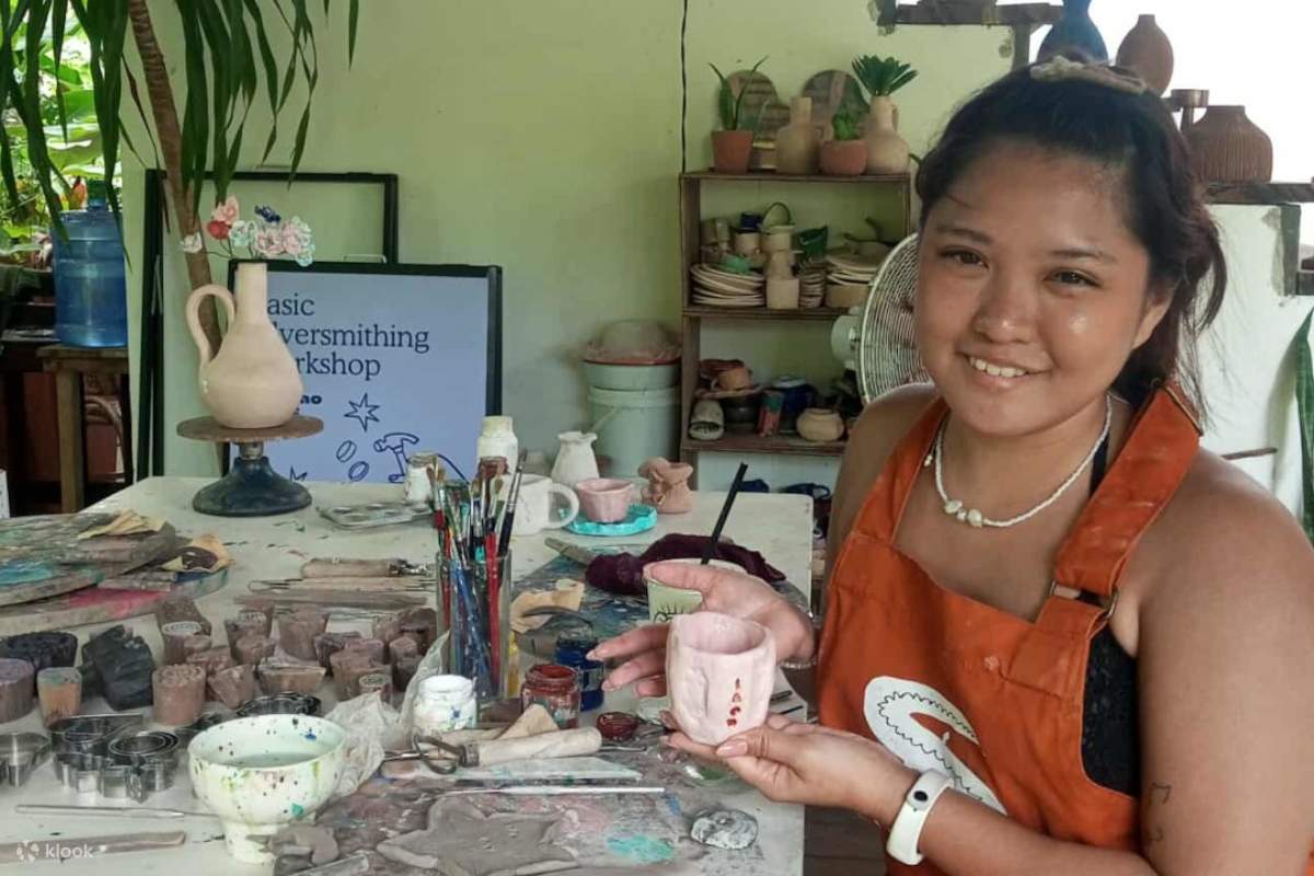 เคลย์ เพลย์ (Clay Play) ที่ เซียร์เกา พอตเทอรี่ (Siargao Pottery)