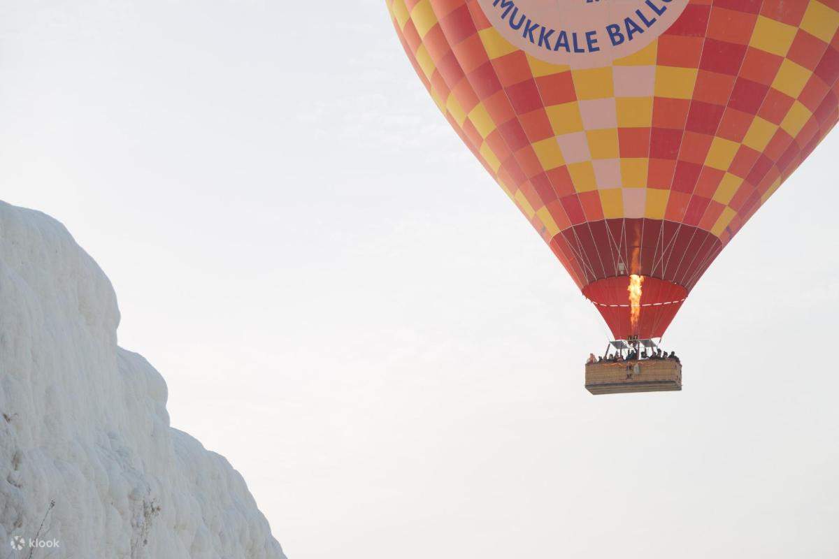 Pamukkale: Volo in mongolfiera con trasferimento dall'hotel
