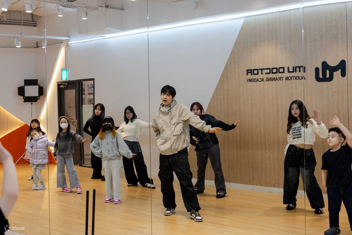 Seorang pelatih K-POP profesional akan memandu anda langkah demi langkah!