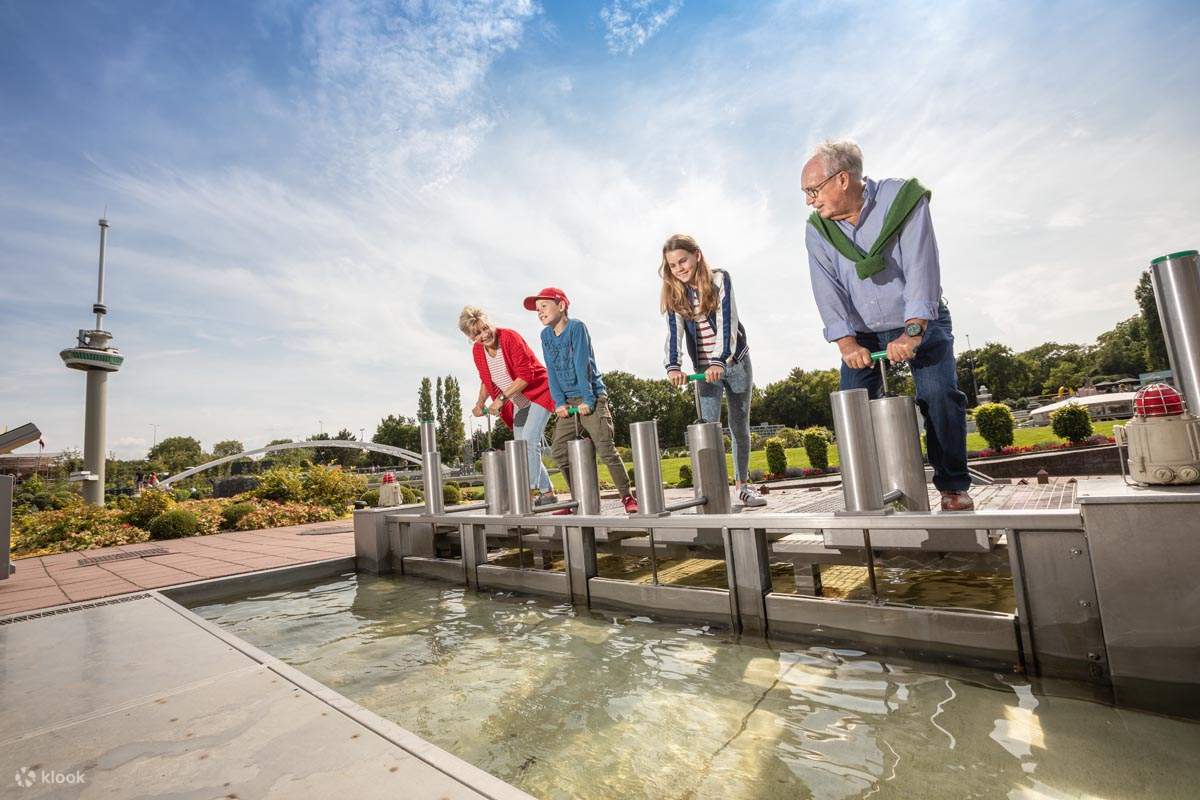 famiglia che si diverte