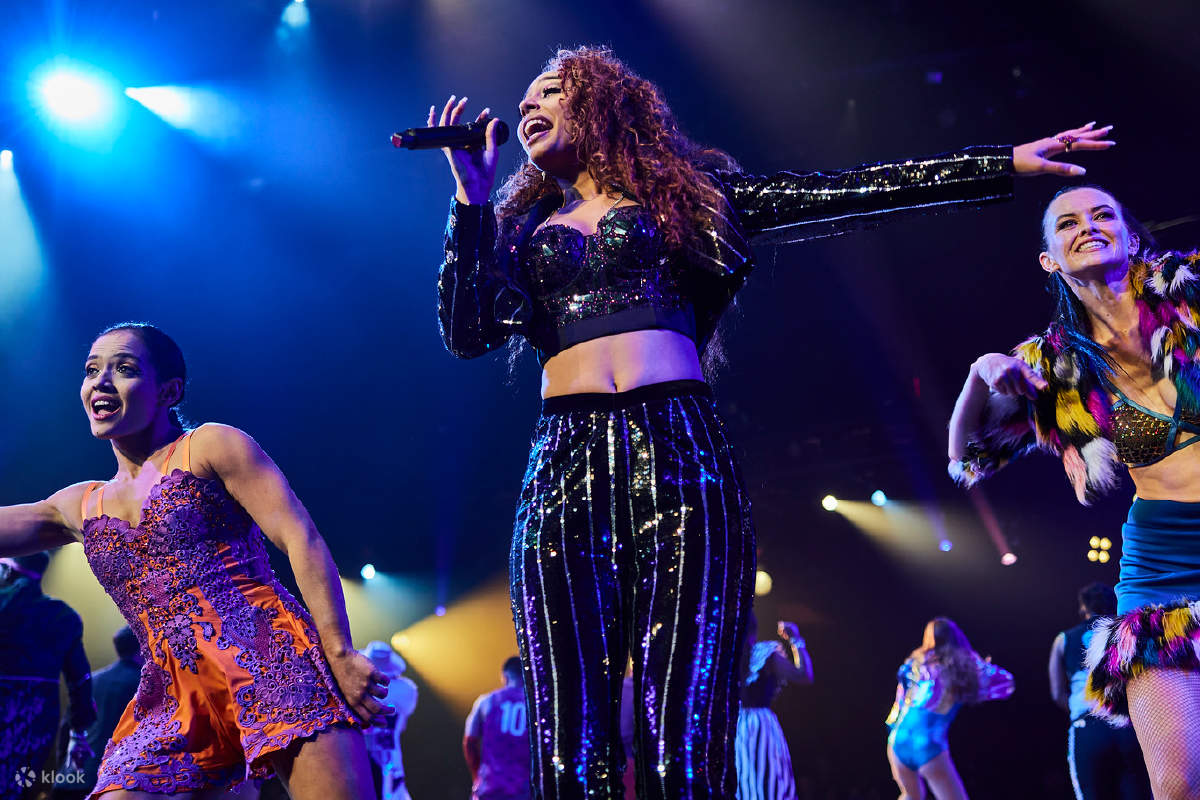 persembahan nyanyian dengan tarian