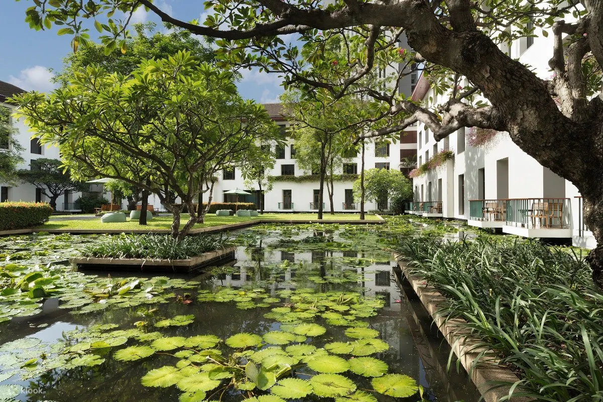 曼谷素可泰酒店 Colonnade 餐厅的国际自助餐