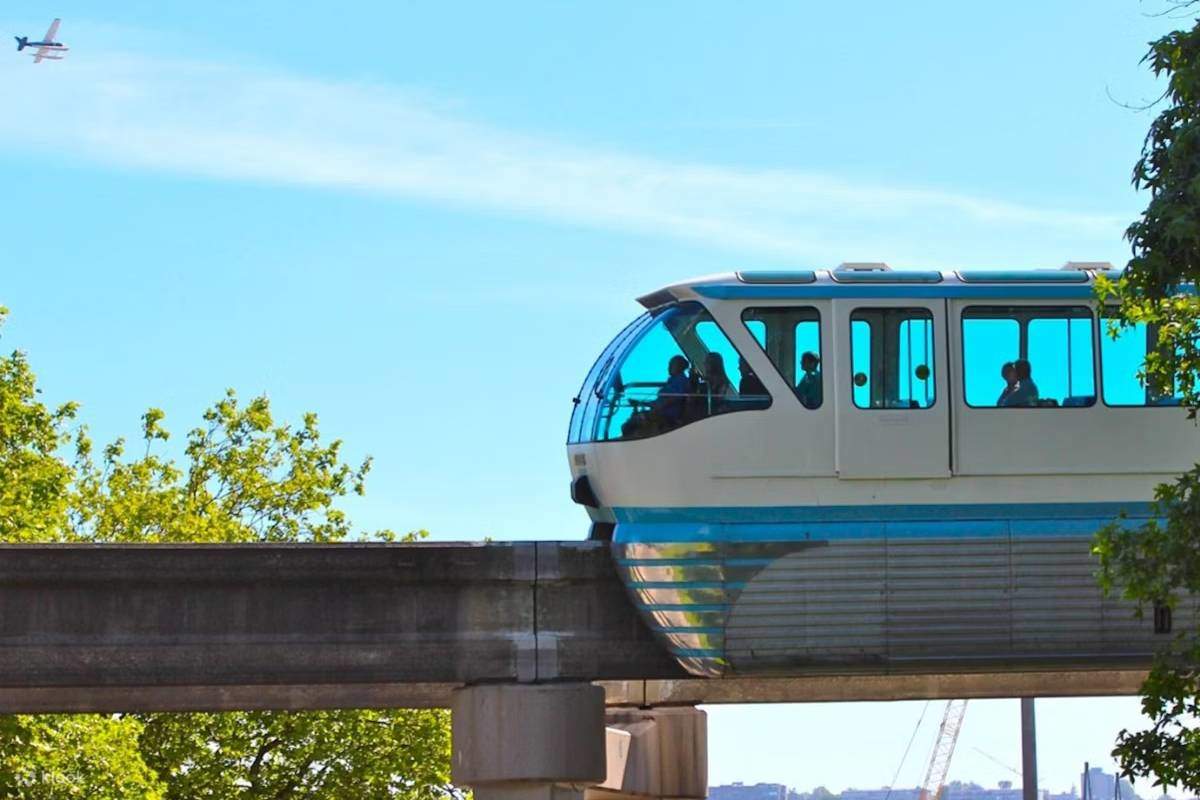 横から見たモノレール