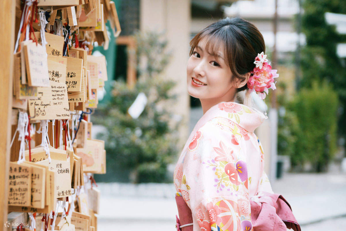 Asakusa Kimono Rental Plan - Choose From a Variety of Beautiful Kimonos