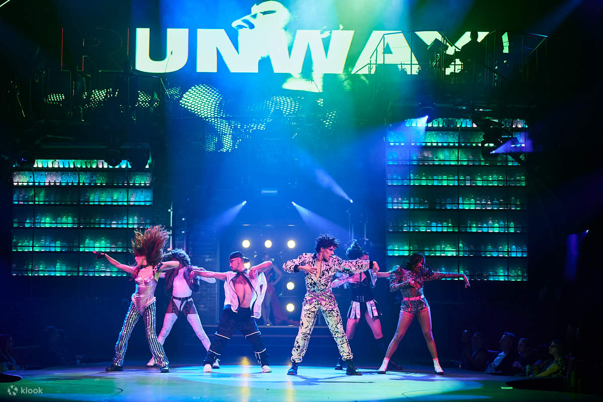 persembahan tarian berkumpulan