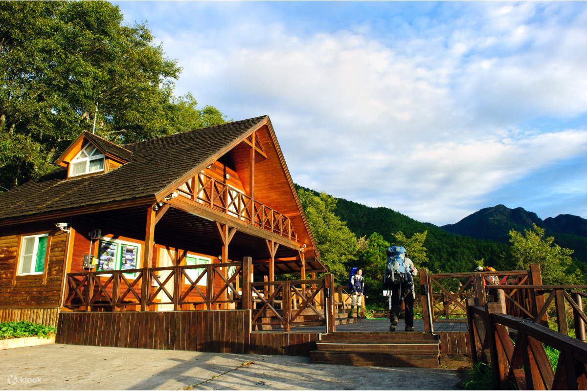 Wuling Farm Taichung: Wuling Farm Day Tour (From Taipei) - Klook