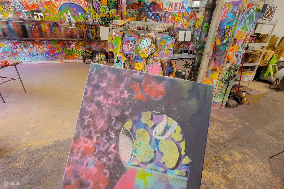 BYOB Spray Paint 'n' Sip at Studio W.I.P. Chicago Klook Estados Unidos