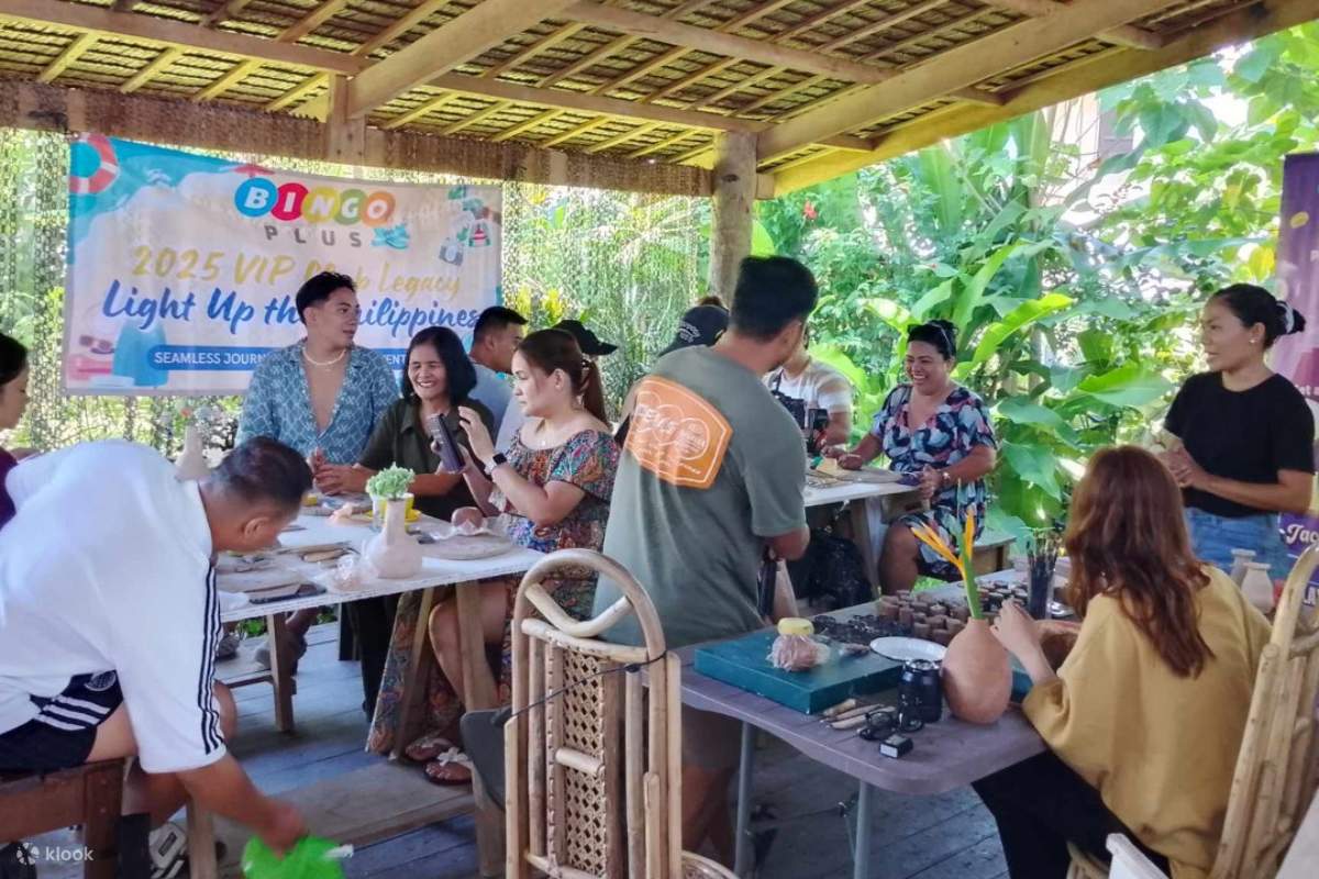 เคลย์ เพลย์ (Clay Play) ที่ เซียร์เกา พอตเทอรี่ (Siargao Pottery)