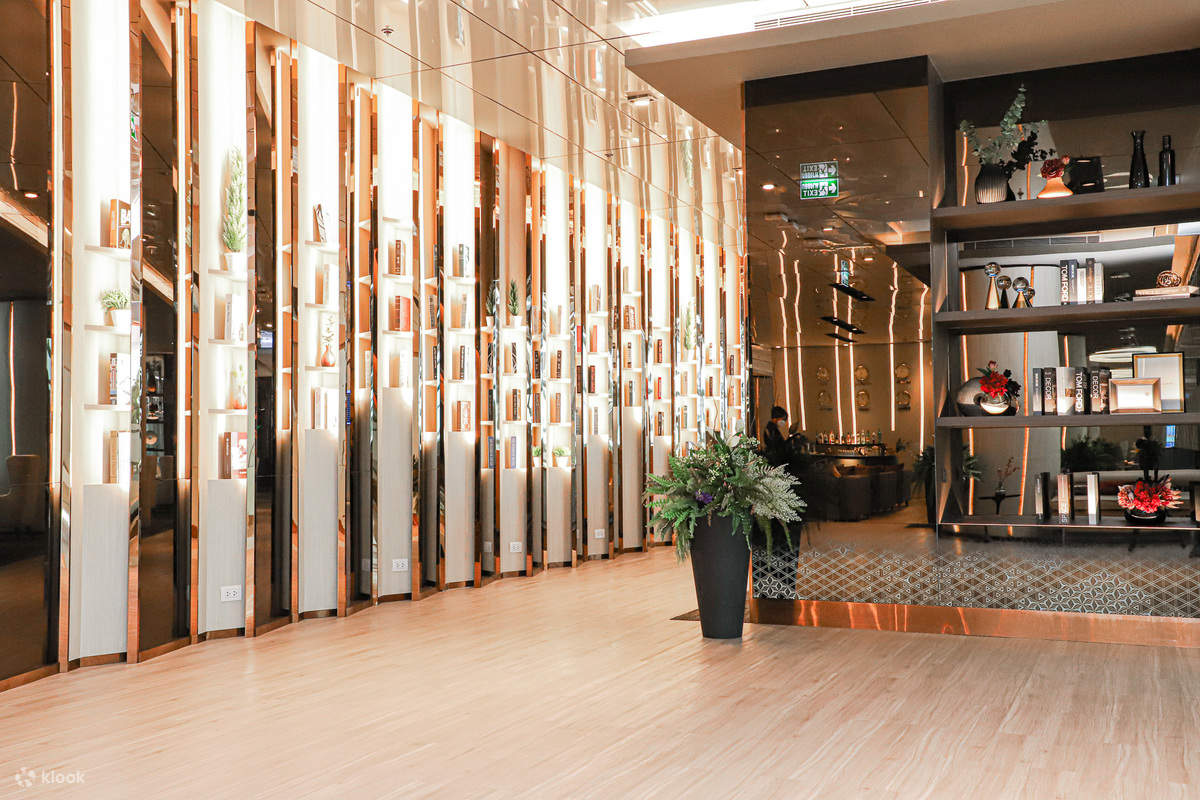 suvarnabhumi airport lounge, miracle lounge, transit, CIQ, transfer, relax