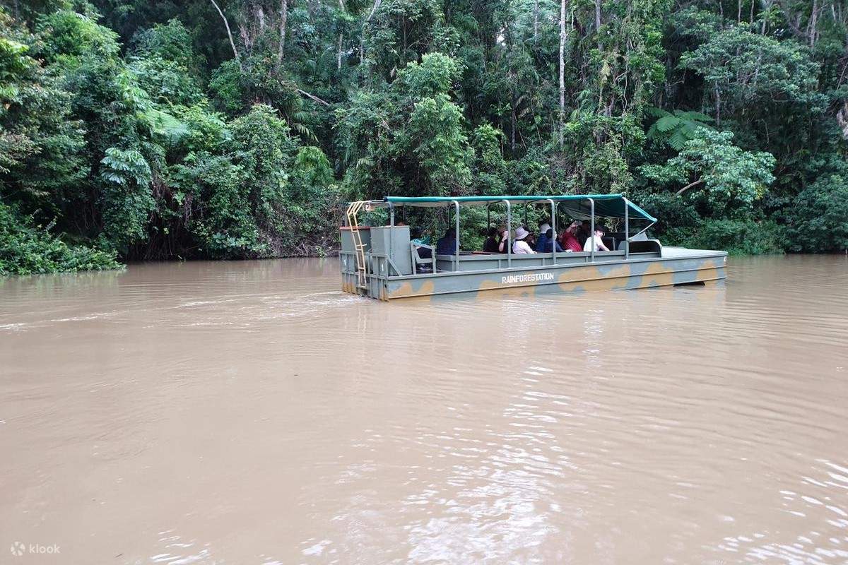 Army Duck Tour Regenwald