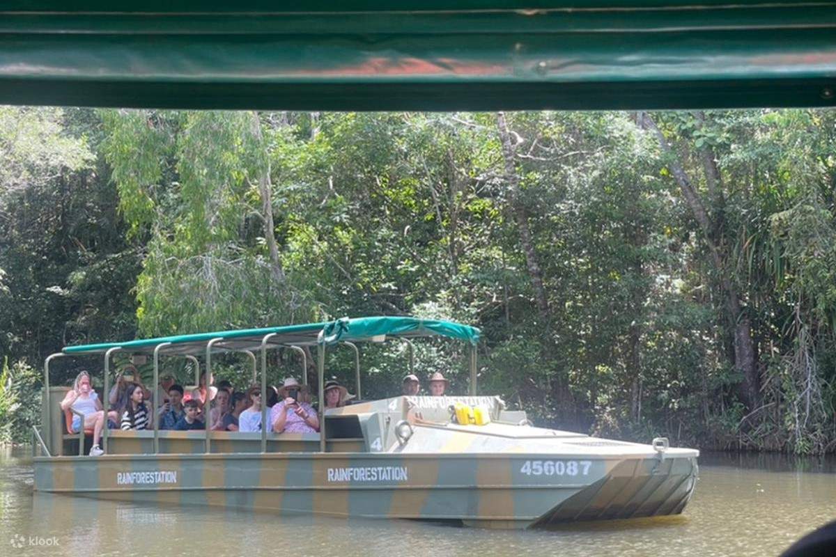 recorrido en vehículo anfibio con la familia