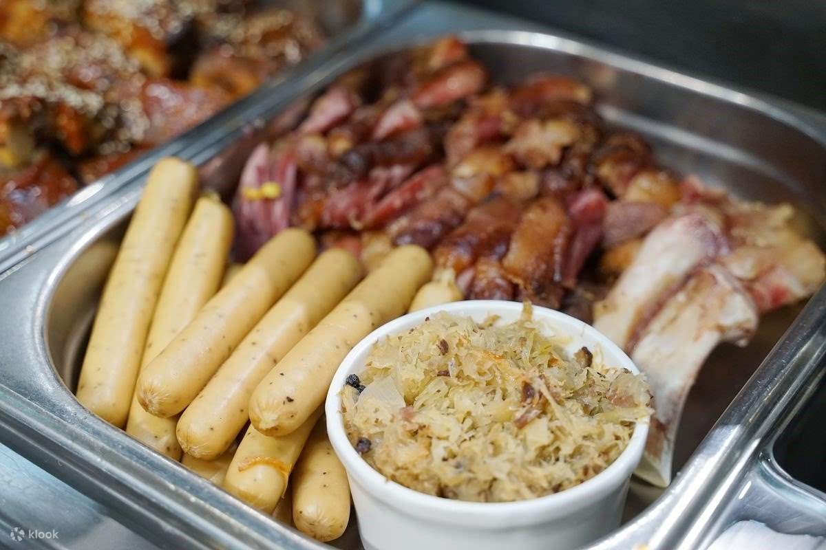 Sande Hotel |. Prasmanan Xiangyangting |. Stasiun MRT Minquan West Road