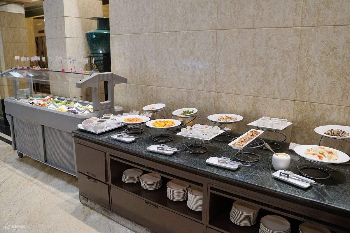 Sande Hotel |. Prasmanan Xiangyangting |. Stasiun MRT Minquan West Road