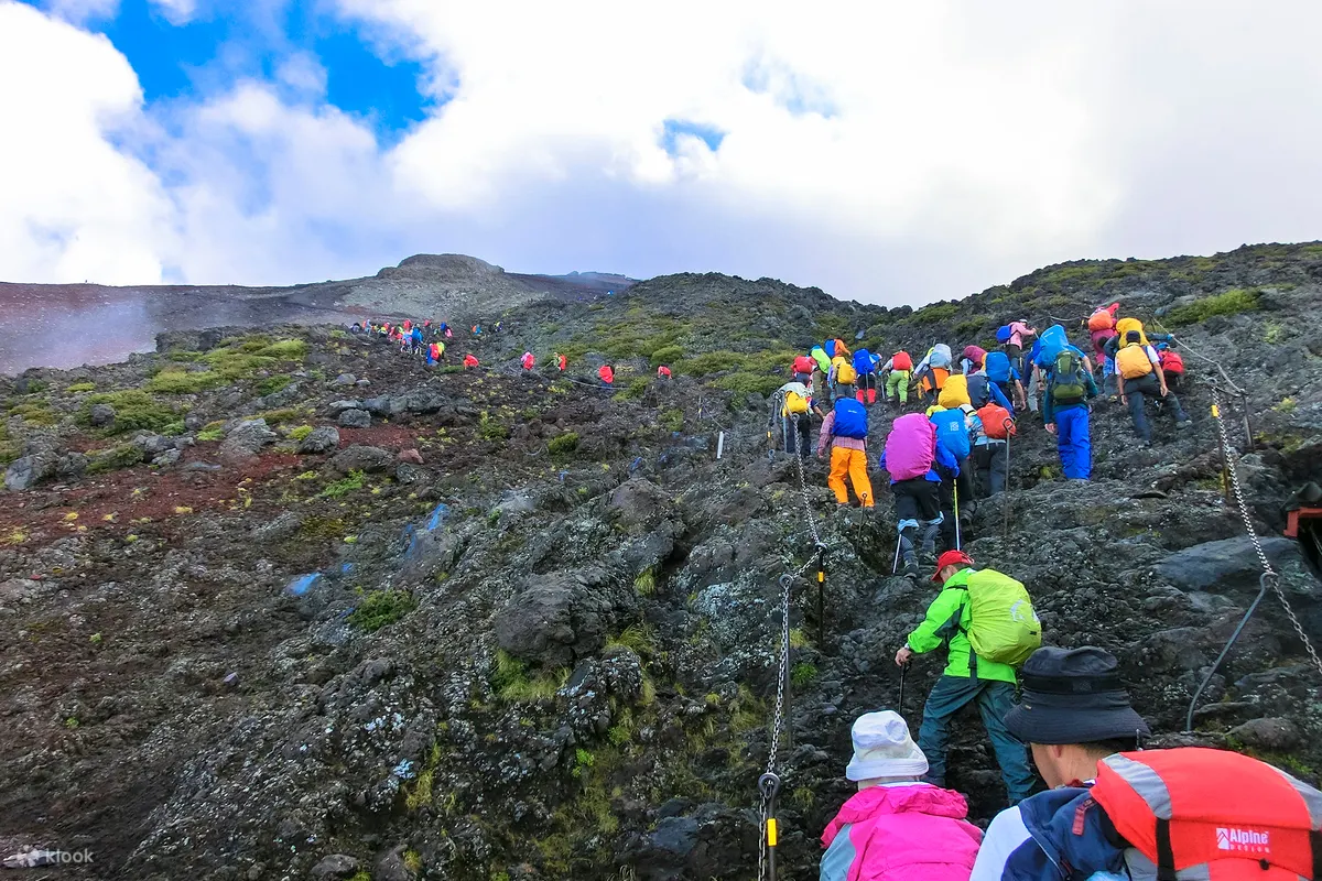 富士山登山支援及登山用具租赁套餐