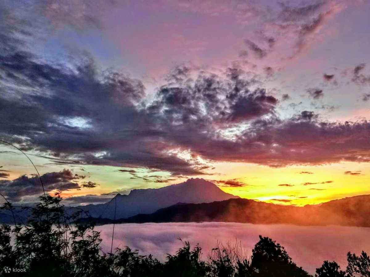 Caminata de ocio al amanecer en la colina de Santa Verónica, tour de medio día, Sabah