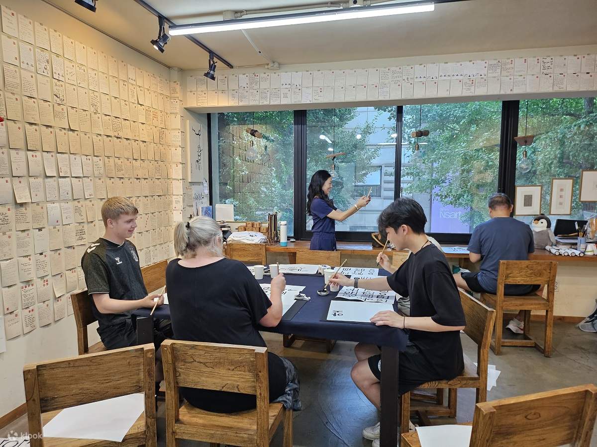 Create a Calligraphy Scroll in Insadong, Seoul