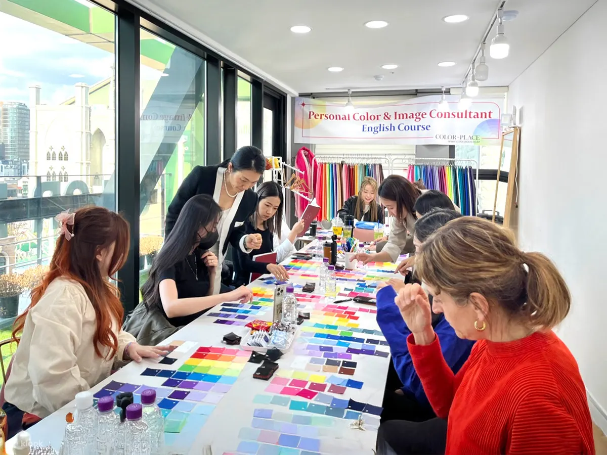 首尔江南区 Color Place 的韩流明星色彩分析