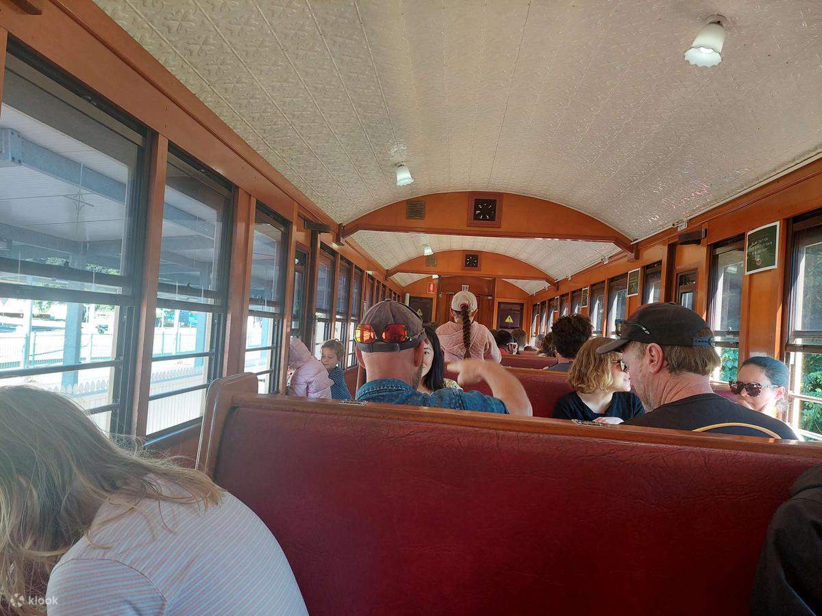 Đường sắt ngắm cảnh Kuranda - Bên trong tàu Đường sắt ngắm cảnh Kuranda