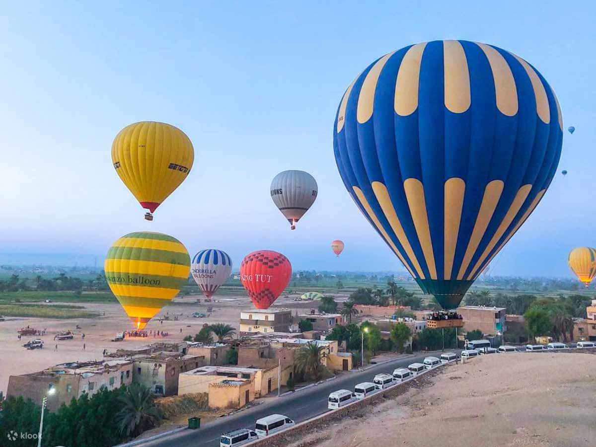 Naik Belon Udara Panas di Luxor dengan Pemindahan Termasuk