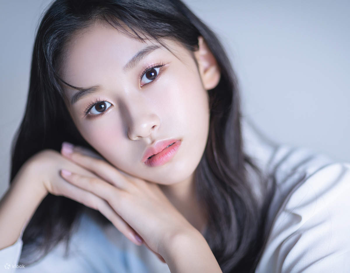 providing extra comfort with no need of moving around frequently. Create unforgettable memories in Korea and take an ID photo in Hongdae 'Time on me'.