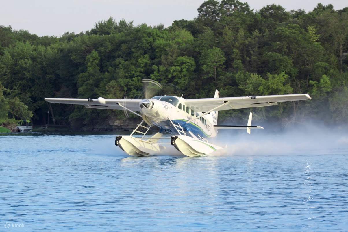 seaplane ready to take off