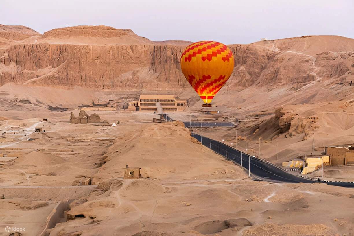 ขึ้นบอลลูนชมเมืองลักซอร์ พร้อมบริการรับส่ง