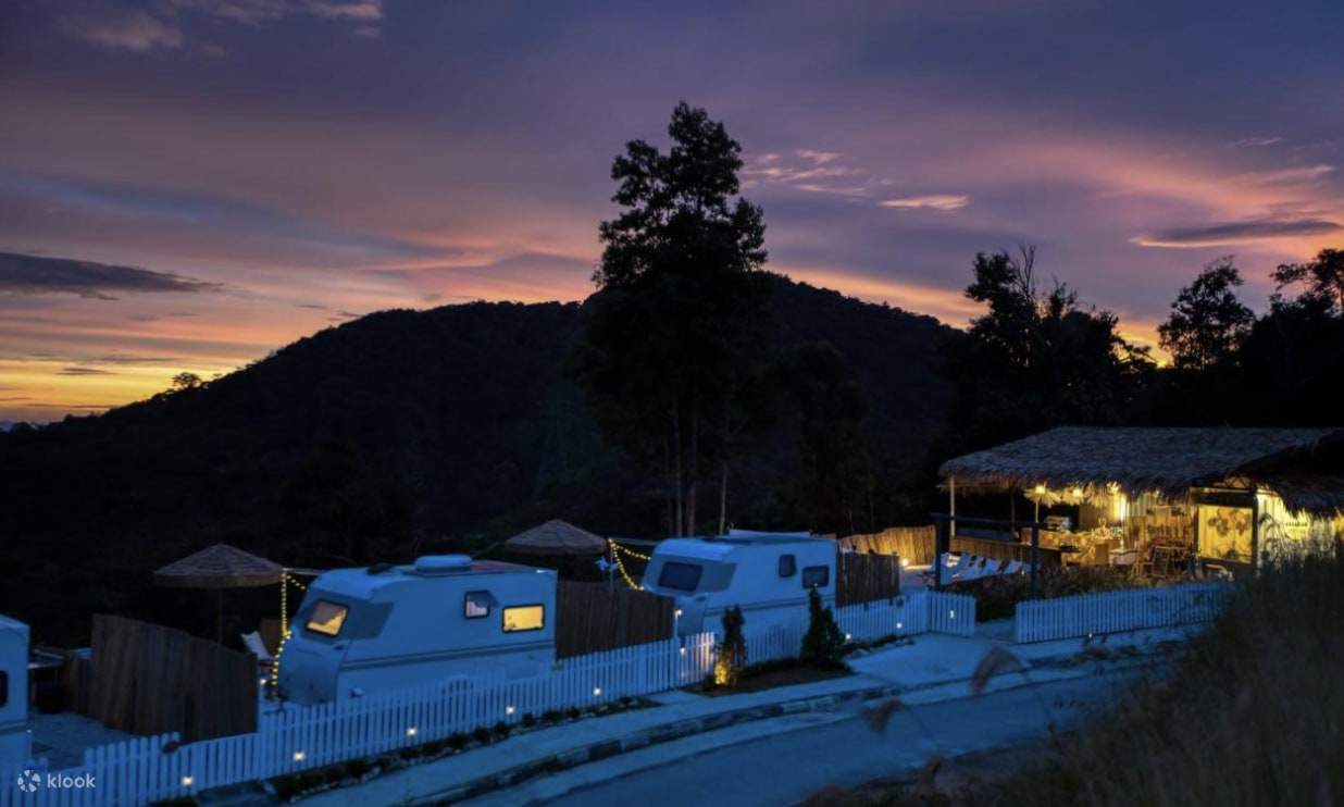 ステラ ゴールデン ヒルでのキャンドルライト ディナー