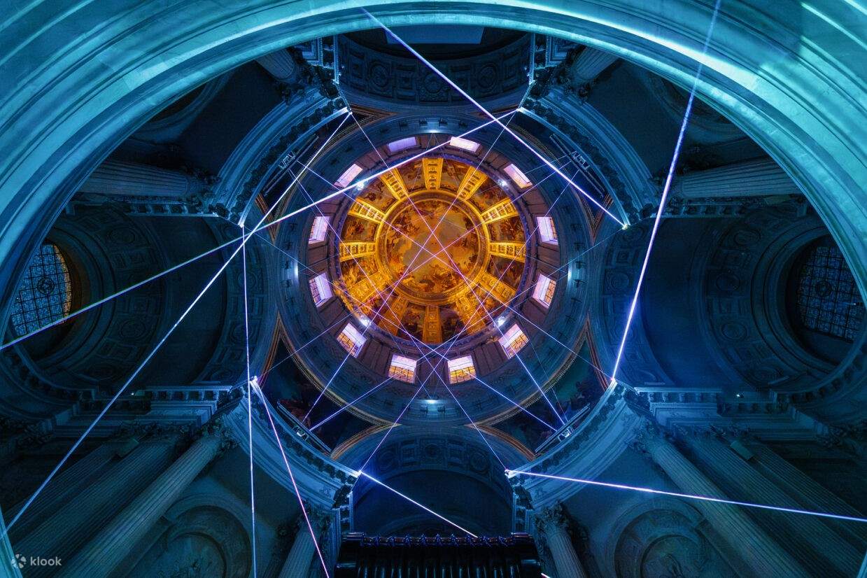 Ánh sáng bên trong bảo tàng