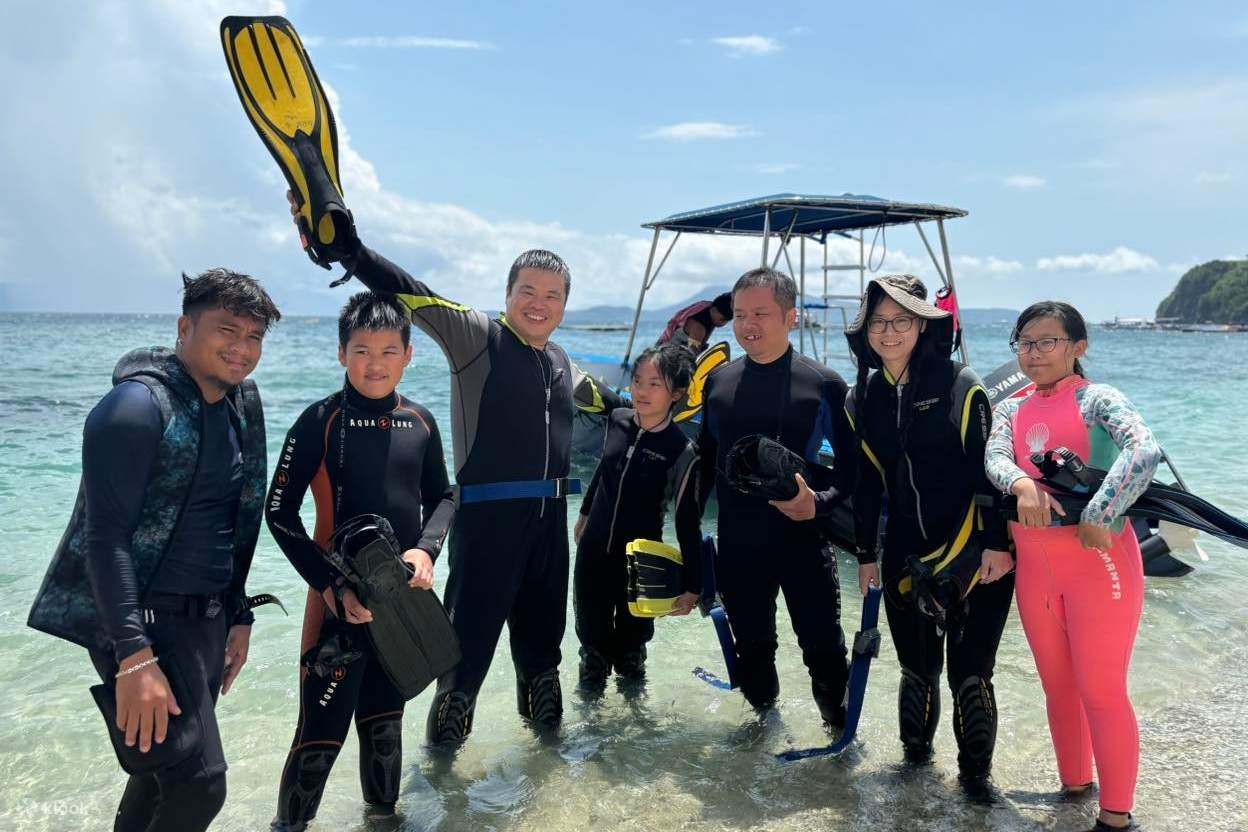 潛入加萊拉港水下樂園的刺激之中——趣味潛水套餐承諾讓您與充滿活力的珊瑚花園和海洋生物來一次難忘的邂逅。