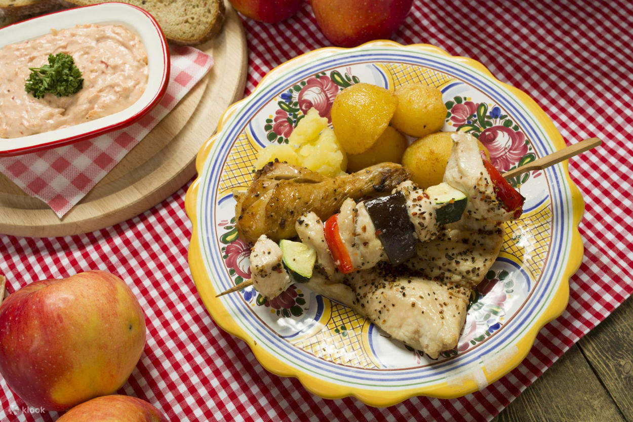 อาหารที่จัดเตรียมไว้ที่สวนพื้นบ้าน